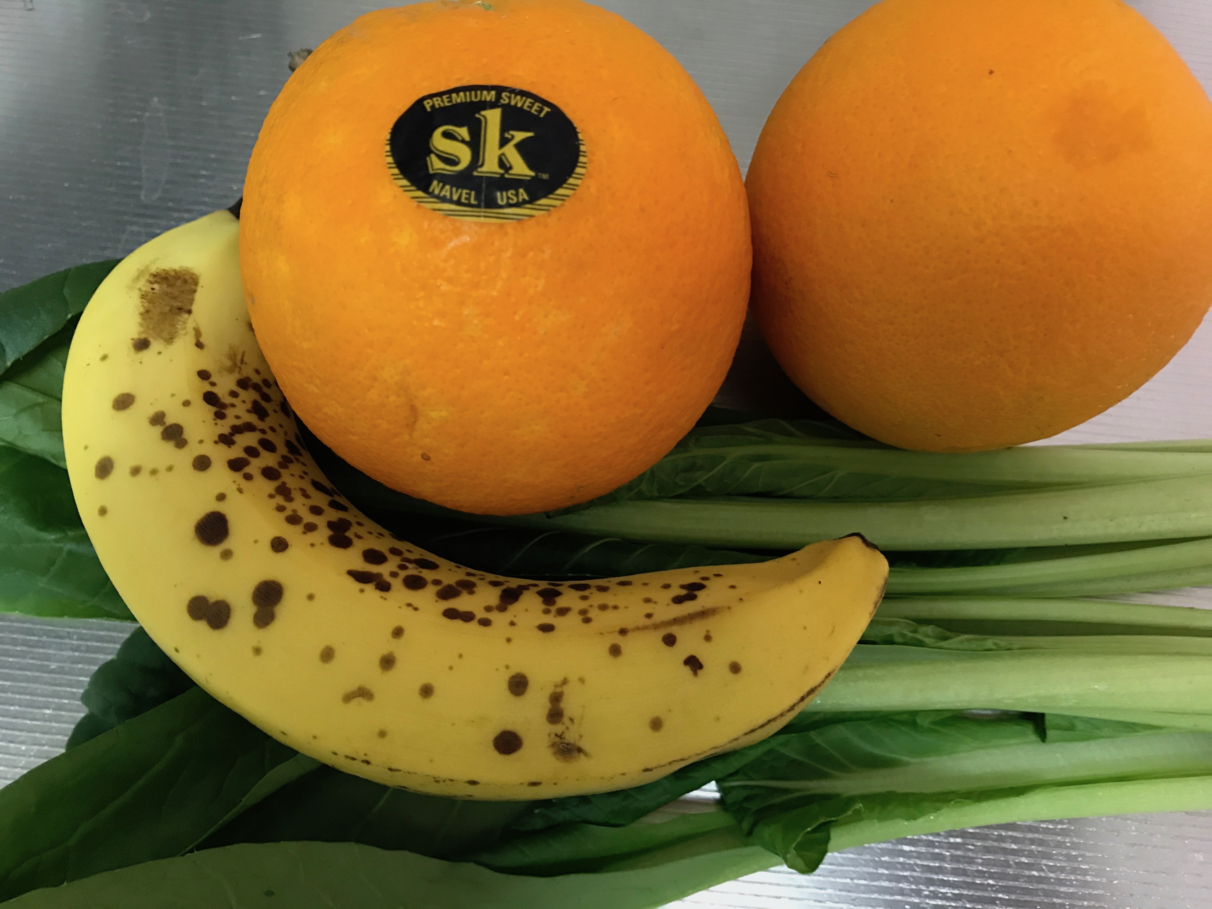 今日のスムージー　2017.04.24.　小松菜とオレンジとバナナのスムージー