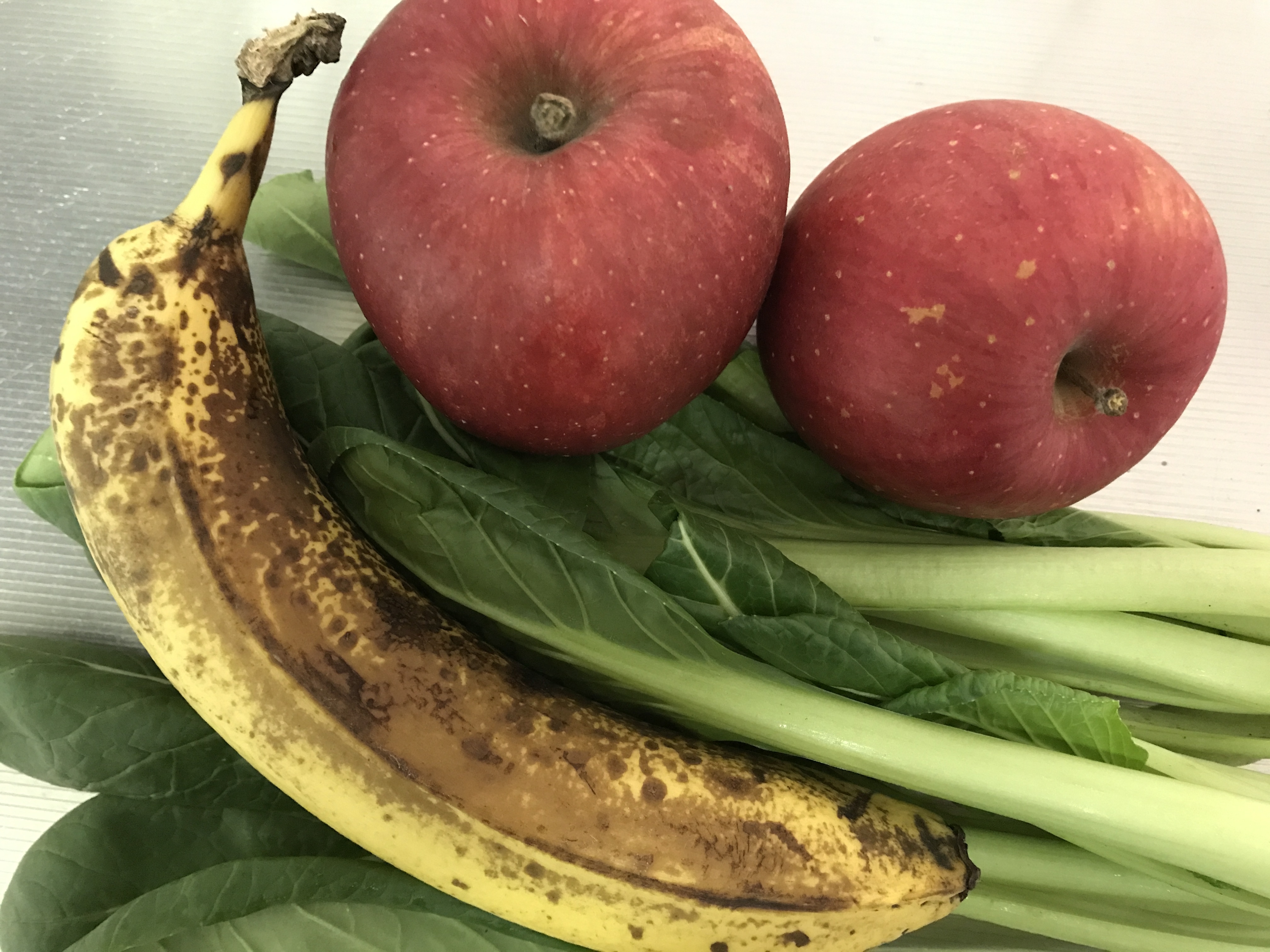 今日のスムージー　2017.05.04.　小松菜とリンゴとバナナのスムージー