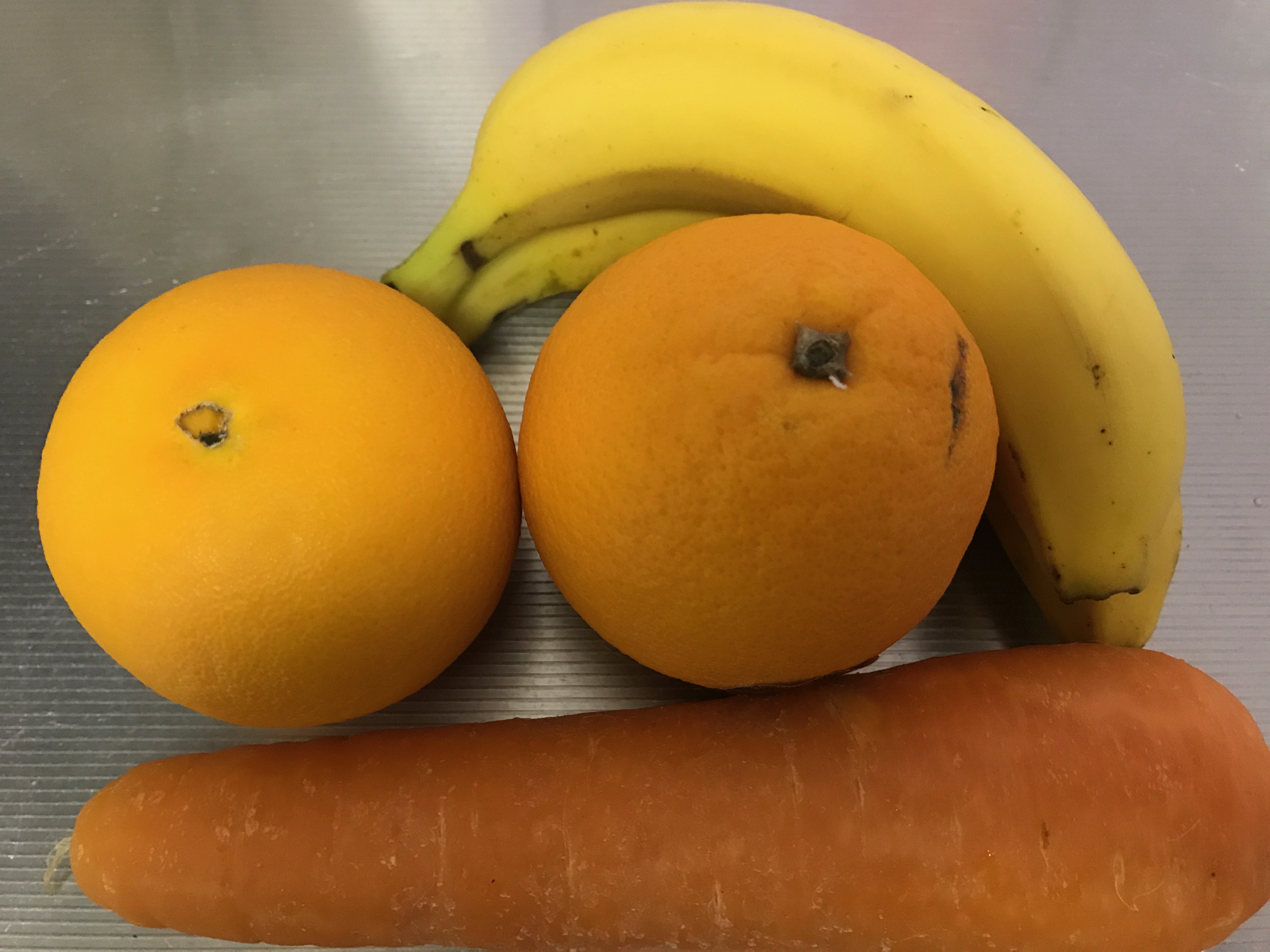 オレンジ　バナナ　ニンジン