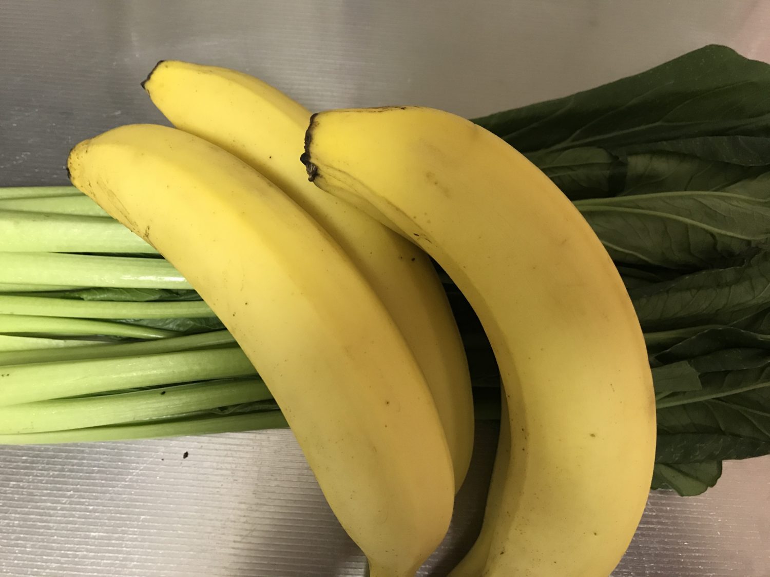 今日のスムージー　2017.08.29.　今日も定番の小松菜とバナナのスムージー