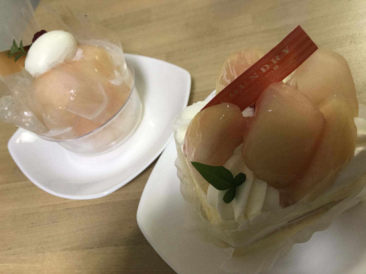 軽井沢からやってきた「FOUNDRY」の「まるごと桃のデザート」を新宿高島屋店で買って食べたら、驚くほどの美味しさだった