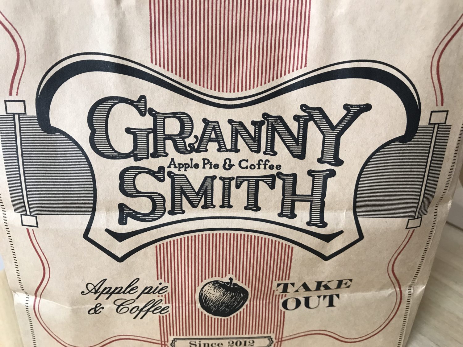 骨董通りの Granny Smith（グラニースミス）で「モンブラン アップルパイ」をチョイスしていました